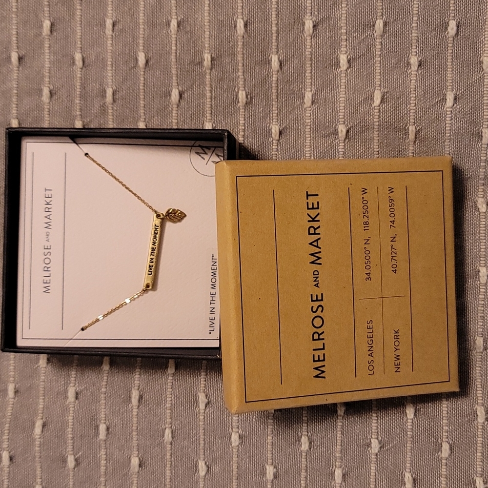 NWT "Live in the moment"